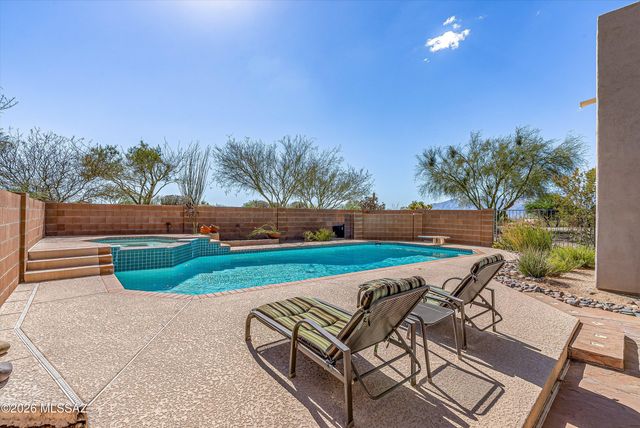 100 N Eastern Slope Loop, Tucson, AZ 85748