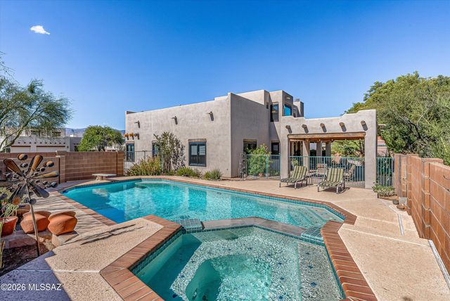 100 N Eastern Slope Loop, Tucson, AZ 85748