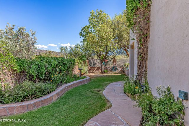 100 N Eastern Slope Loop, Tucson, AZ 85748