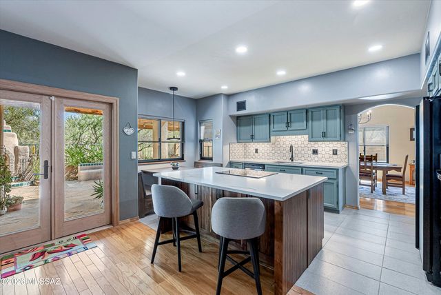 100 N Eastern Slope Loop, Tucson, AZ 85748