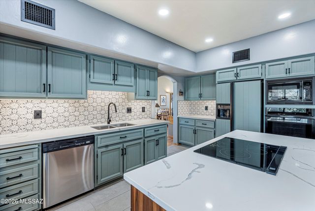 100 N Eastern Slope Loop, Tucson, AZ 85748