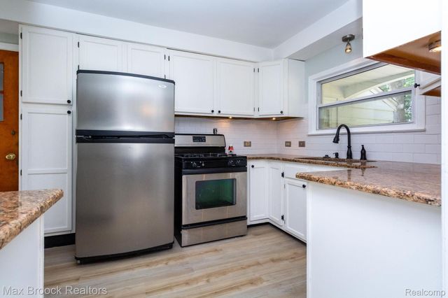 4120 Lotus Drive, Waterford Charter Township, MI 48329