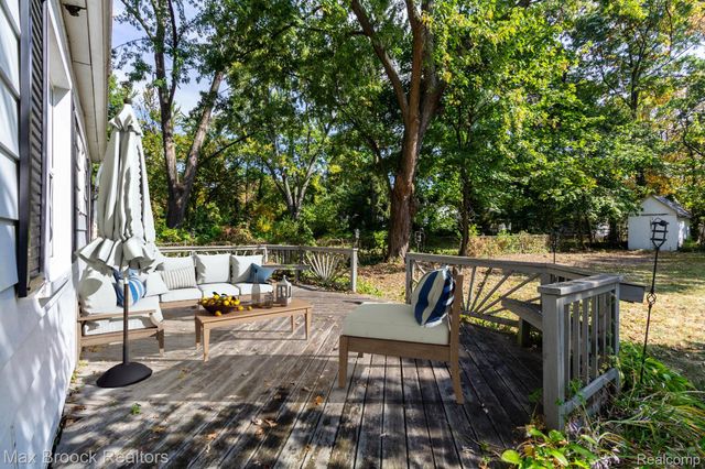 4120 Lotus Drive, Waterford Charter Township, MI 48329