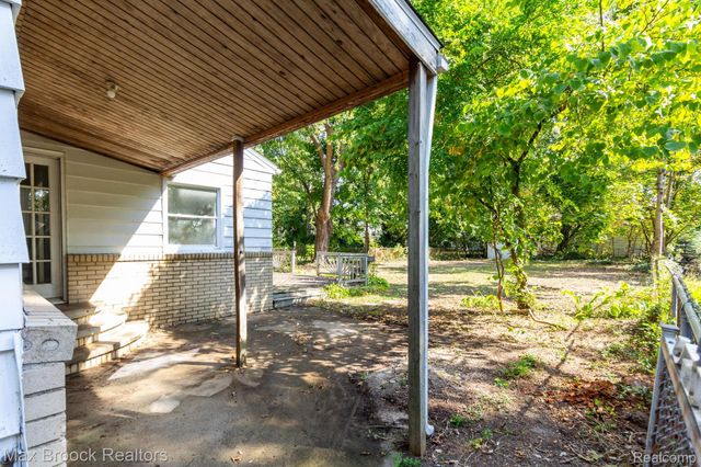 4120 Lotus Drive, Waterford Charter Township, MI 48329