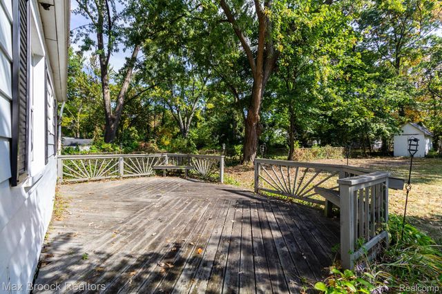 4120 Lotus Drive, Waterford Charter Township, MI 48329