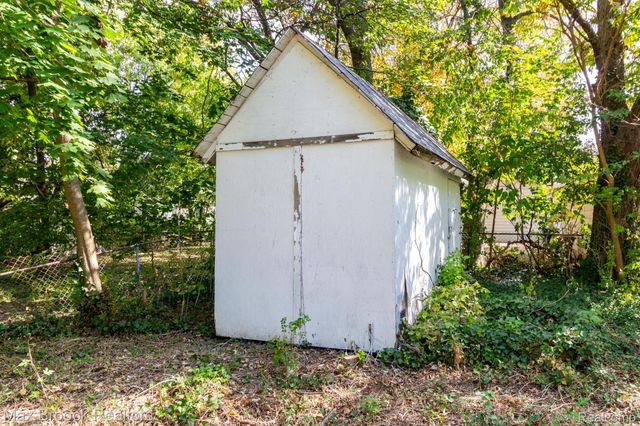 4120 Lotus Drive, Waterford Charter Township, MI 48329