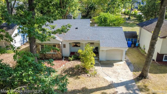 4120 Lotus Drive, Waterford Charter Township, MI 48329