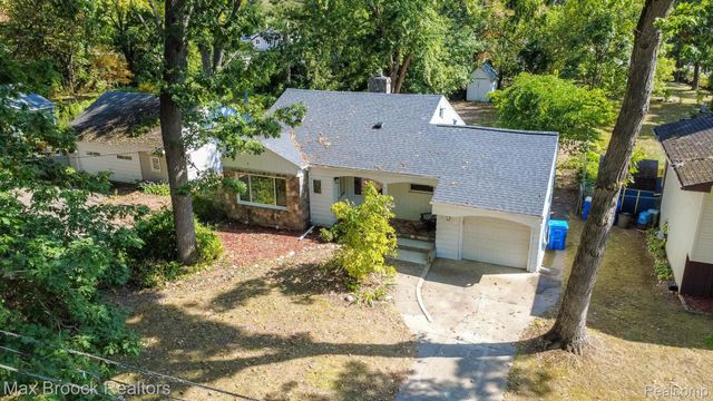 4120 Lotus Drive, Waterford Charter Township, MI 48329