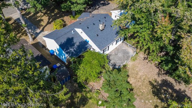 4120 Lotus Drive, Waterford Charter Township, MI 48329