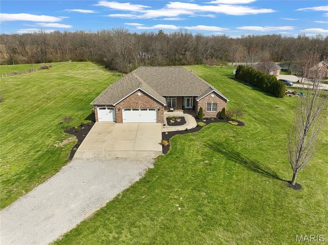 8609 Maple Grove Road, Edwardsville, IL 62025