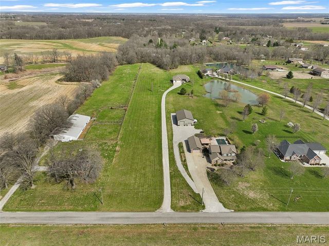 8609 Maple Grove Road, Edwardsville, IL 62025