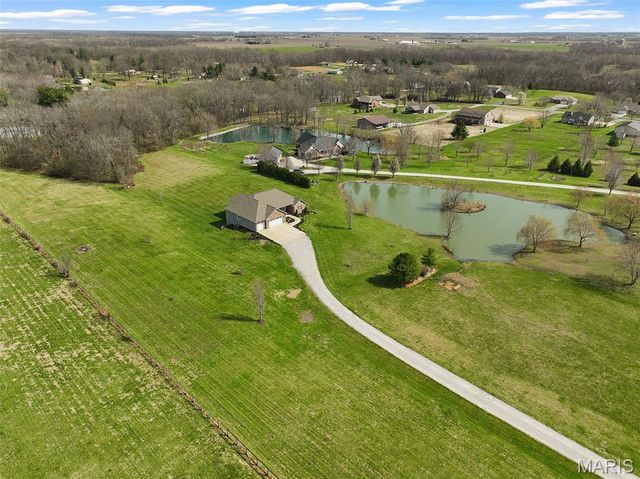 8609 Maple Grove Road, Edwardsville, IL 62025