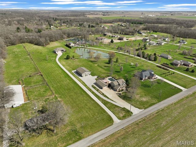 8609 Maple Grove Road, Edwardsville, IL 62025