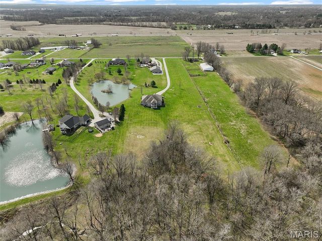 8609 Maple Grove Road, Edwardsville, IL 62025