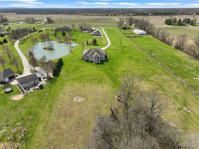 8609 Maple Grove Road, Edwardsville, IL 62025