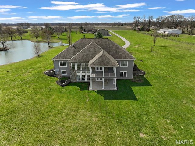 8609 Maple Grove Road, Edwardsville, IL 62025