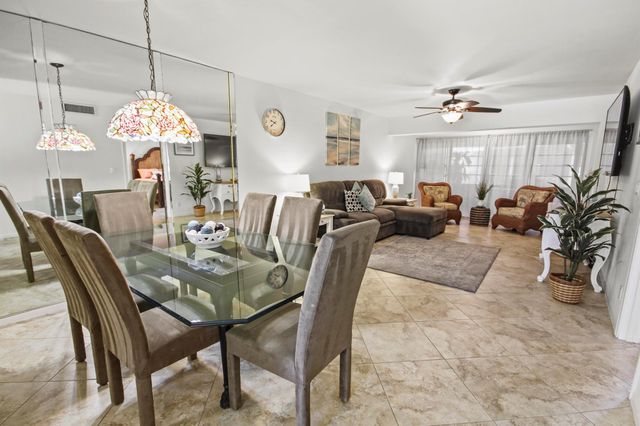 1041 Orange Terrace 102, Delray Beach, FL 33445