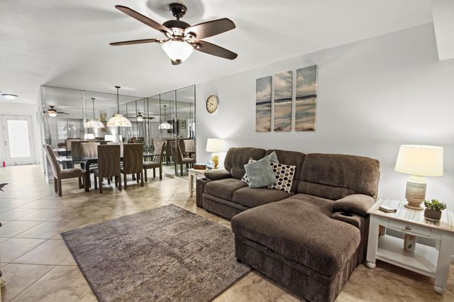 1041 Orange Terrace 102, Delray Beach, FL 33445