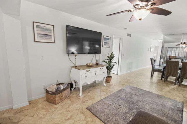 1041 Orange Terrace 102, Delray Beach, FL 33445