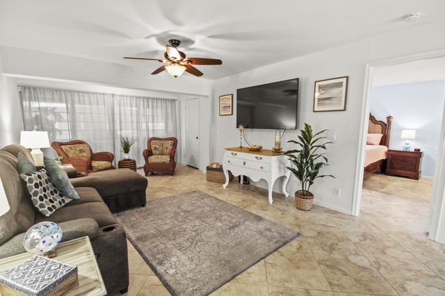 1041 Orange Terrace 102, Delray Beach, FL 33445