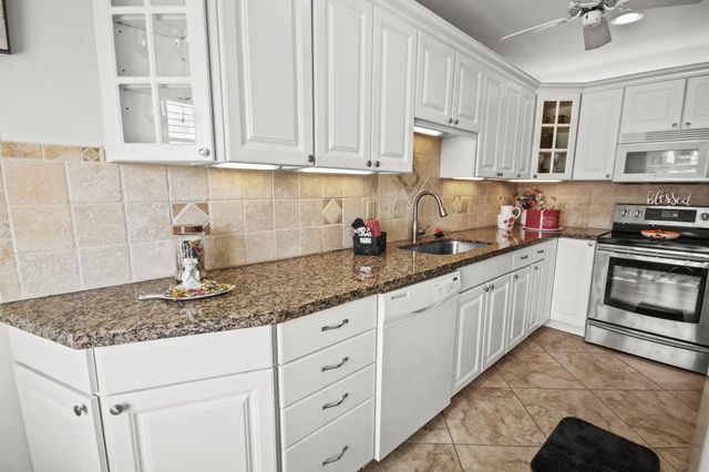 1041 Orange Terrace 102, Delray Beach, FL 33445