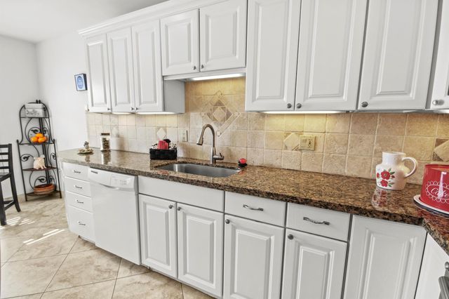 1041 Orange Terrace 102, Delray Beach, FL 33445
