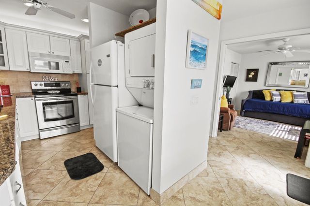 1041 Orange Terrace 102, Delray Beach, FL 33445