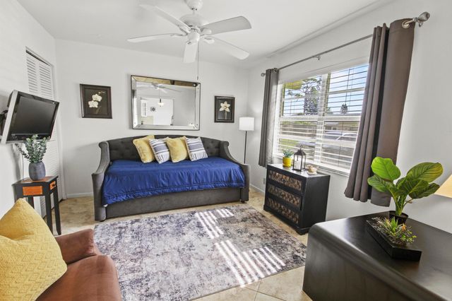 1041 Orange Terrace 102, Delray Beach, FL 33445