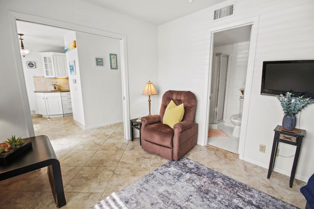 1041 Orange Terrace 102, Delray Beach, FL 33445