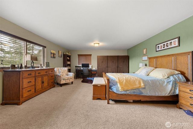 648 Kaitlyn St W, Eatonville, WA 98328