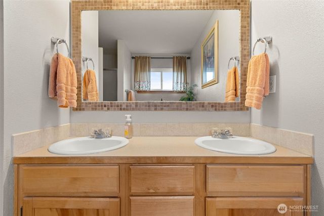 648 Kaitlyn St W, Eatonville, WA 98328