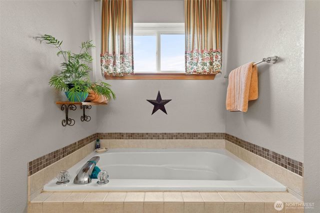 648 Kaitlyn St W, Eatonville, WA 98328