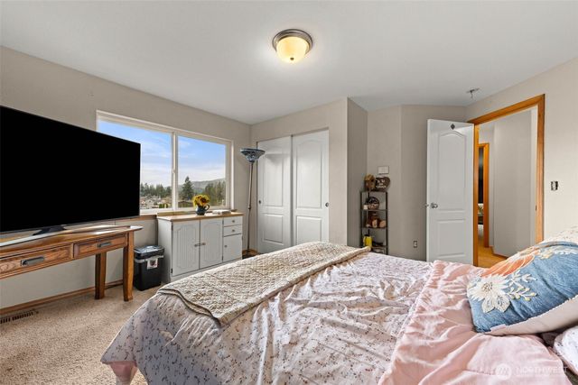 648 Kaitlyn St W, Eatonville, WA 98328