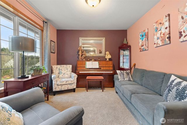 648 Kaitlyn St W, Eatonville, WA 98328