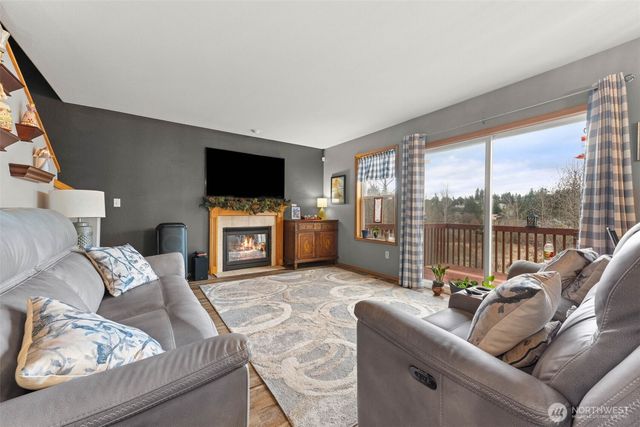 648 Kaitlyn St W, Eatonville, WA 98328