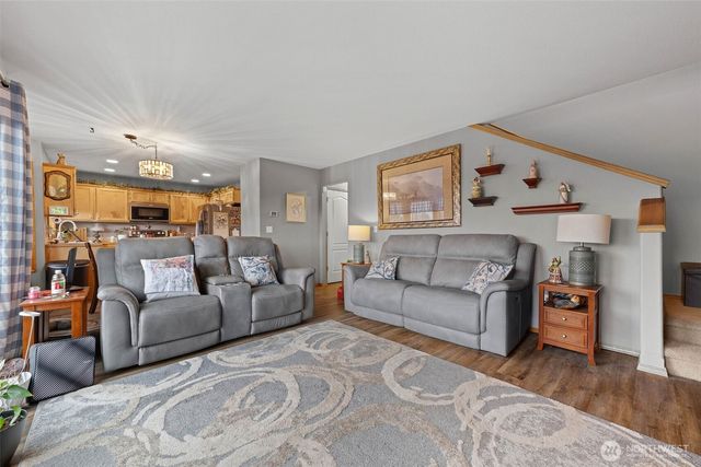 648 Kaitlyn St W, Eatonville, WA 98328