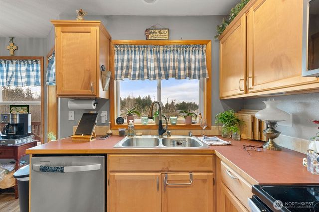 648 Kaitlyn St W, Eatonville, WA 98328