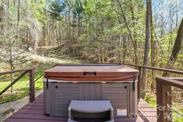 210 Chickadee Drive, Bryson City, NC 28713