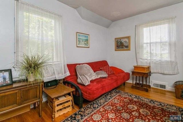 816 Pleasantview Terrace, Ridgefield, NJ 07657