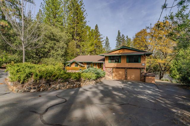 21293 Robin Ln, Pine Grove, CA 95665