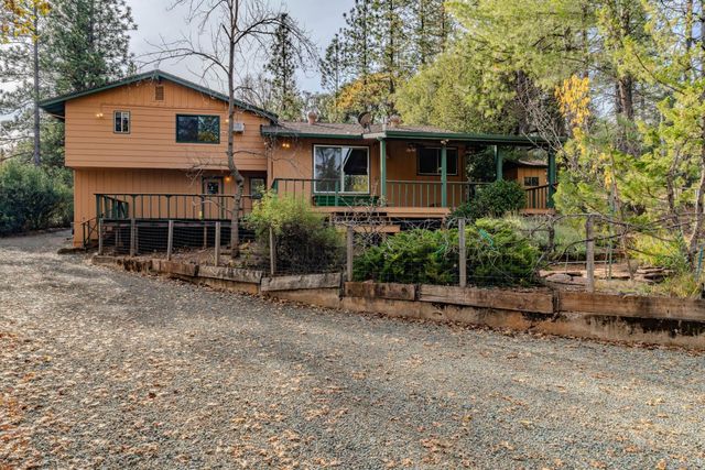 21293 Robin Ln, Pine Grove, CA 95665