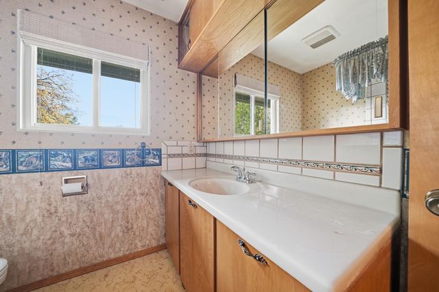 21293 Robin Ln, Pine Grove, CA 95665