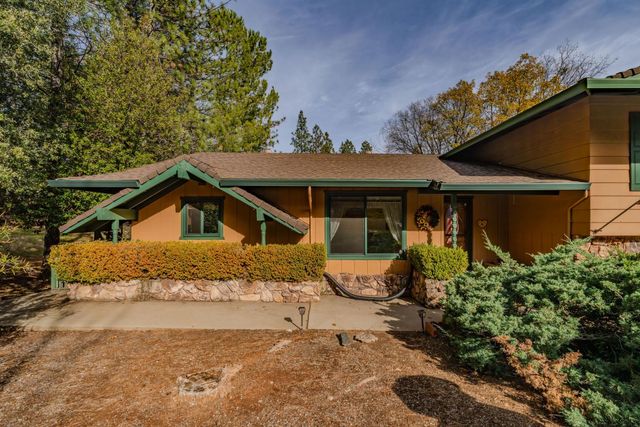 21293 Robin Ln, Pine Grove, CA 95665