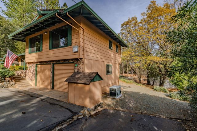 21293 Robin Ln, Pine Grove, CA 95665