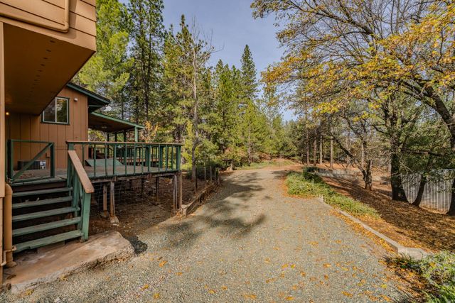 21293 Robin Ln, Pine Grove, CA 95665