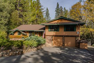 21293 Robin Ln, Pine Grove, CA 95665