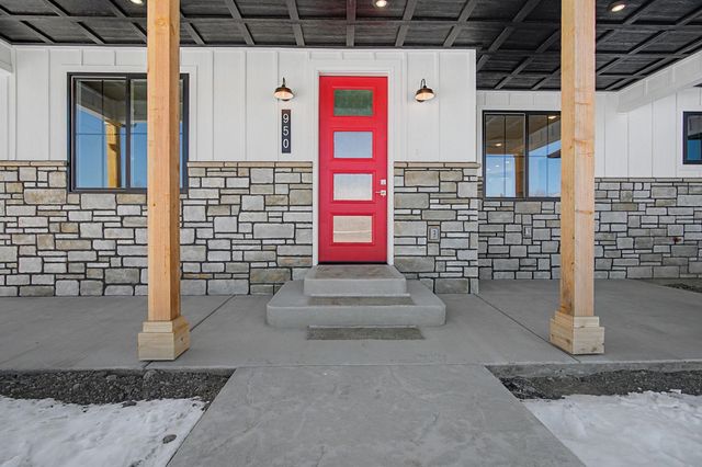 950 S Fairway Drive, Cedaredge, CO 81413