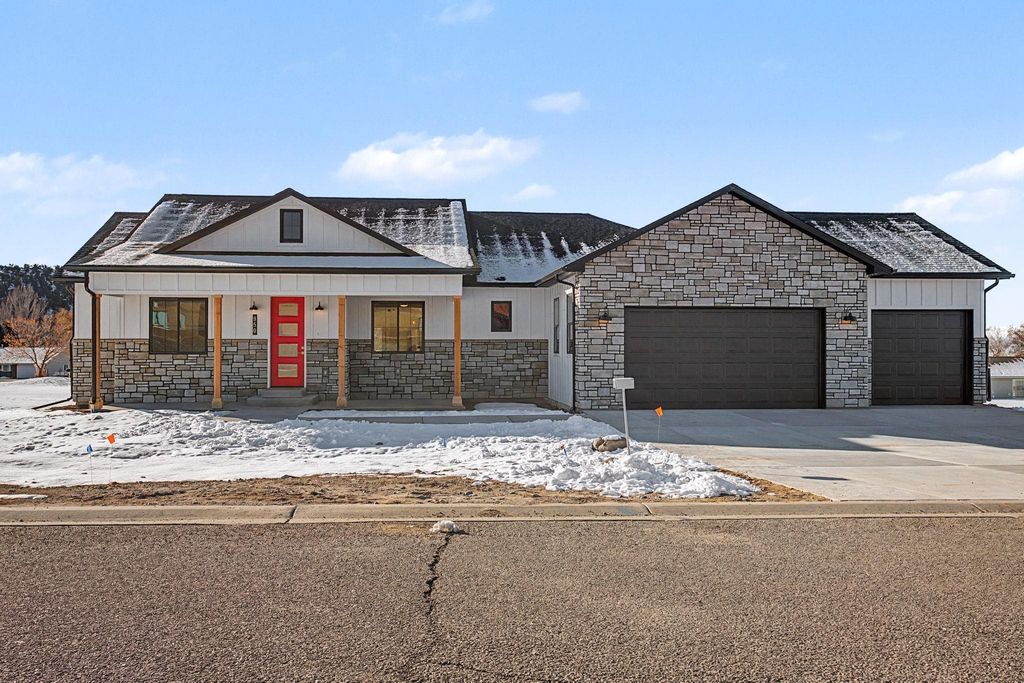 950 S Fairway Drive, Cedaredge, CO 81413