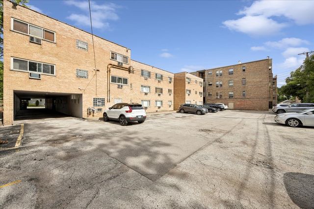 914 N AUSTIN Boulevard B8, Oak Park, IL 60302