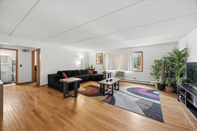 914 N AUSTIN Boulevard B8, Oak Park, IL 60302